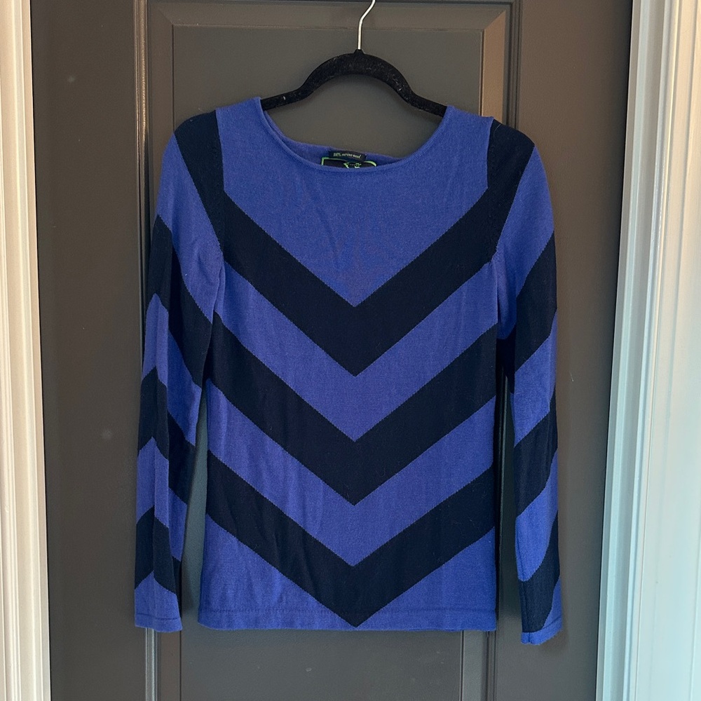 C. Wonder‎ Blue and Black Chevron Long Sleeve Top Size M